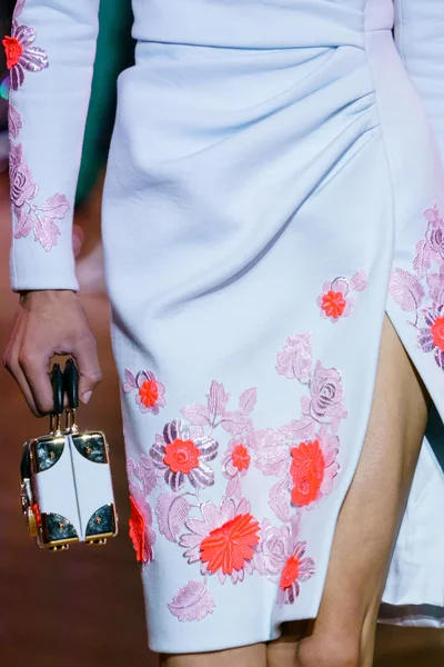 Look 17